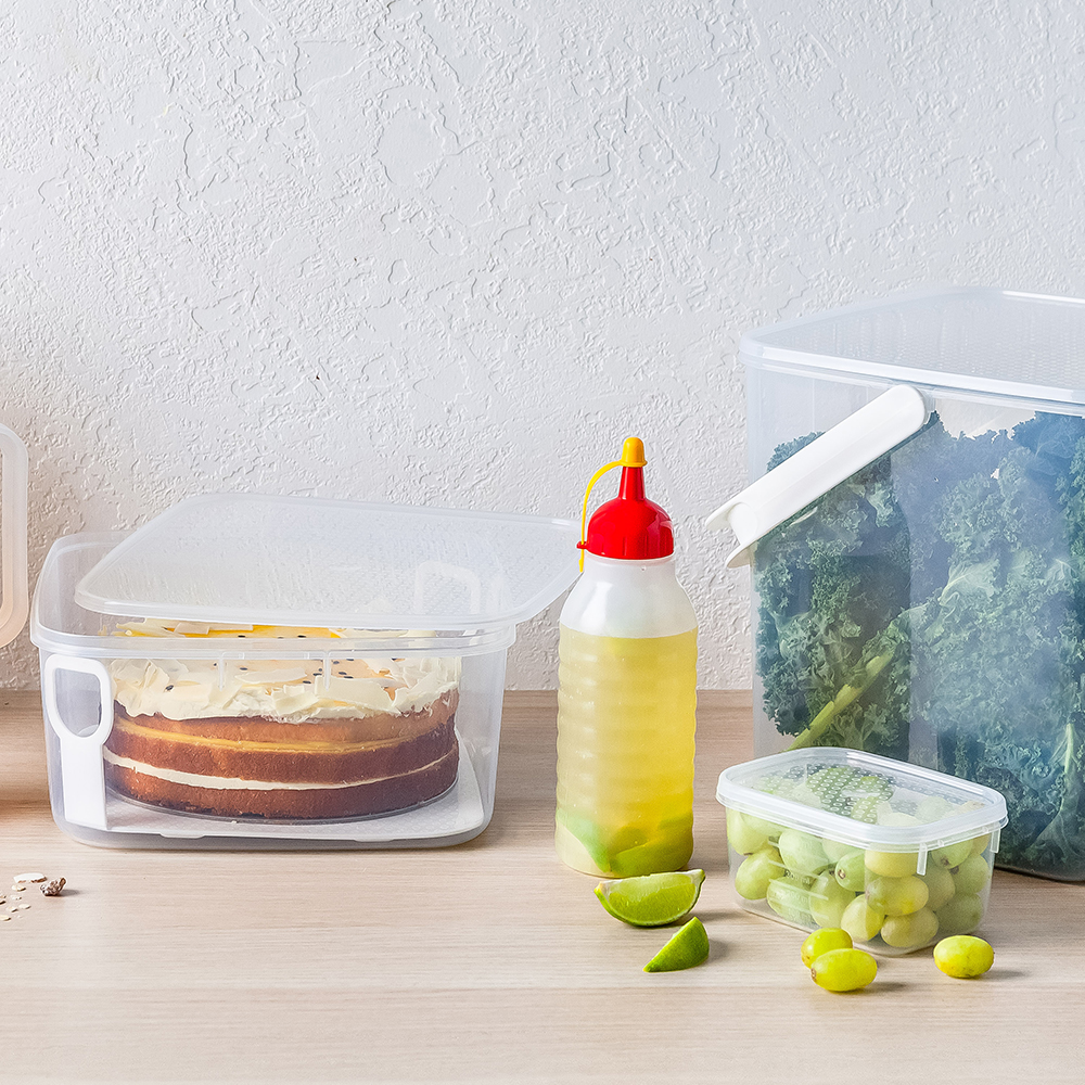 Condiment Shakers & Bottles